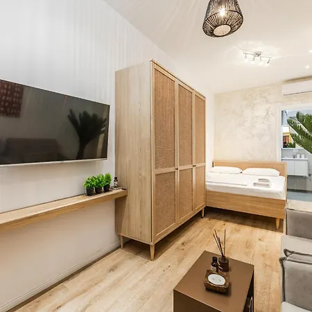 Apartament Noon Santorini By Pikhost Palasë